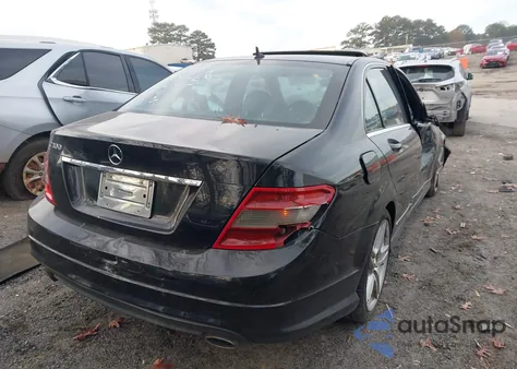 2009 Mercedes-Benz C 300 Luxury/Sport z USA, uszkodzony, nr VIN WDDGF54X39R069619